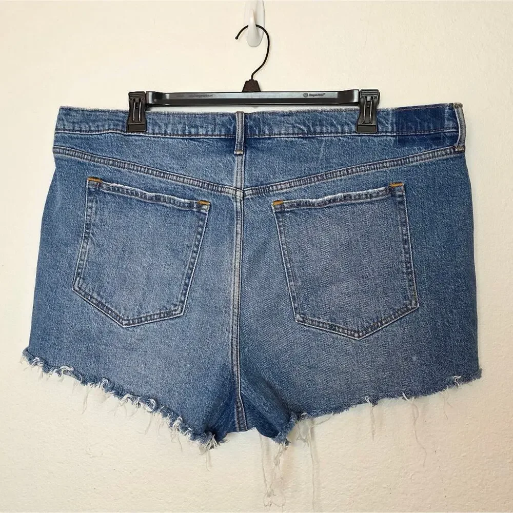 ABERCROMBIE & FITCH The Mom Short High Rise Distressed Festival Plus Size 36/22